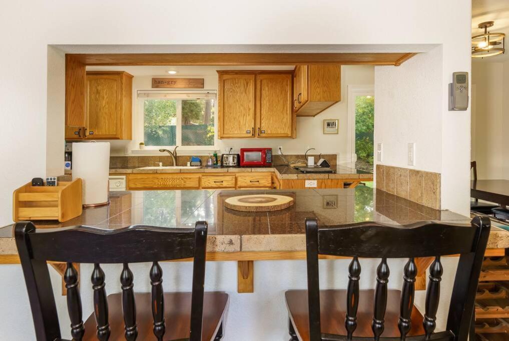 Acorn House - Charming House In Green Heaven With Pool Table With Lovely Backyard 奥克赫斯特 外观 照片