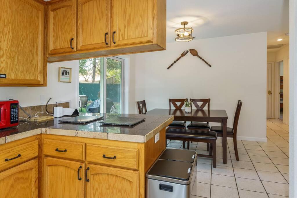 Acorn House - Charming House In Green Heaven With Pool Table With Lovely Backyard 奥克赫斯特 外观 照片