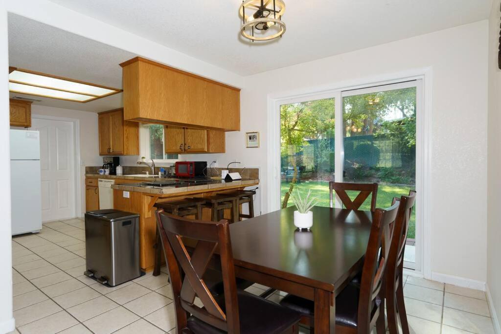Acorn House - Charming House In Green Heaven With Pool Table With Lovely Backyard 奥克赫斯特 外观 照片